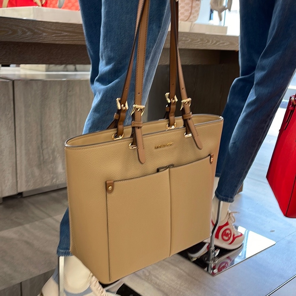 MICHAEL KORS JET SET TRAVEL MEDIUM DOUBLE POCKET TOTE NON-LEATHER VEGAN 
Camel - Picture 7 of 16